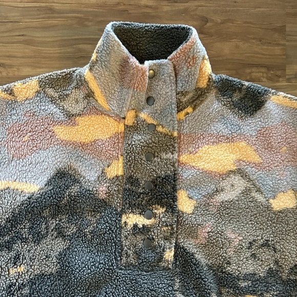 BDG Alpine Popover Sweatshirt in size S! - Picture 5 of 6